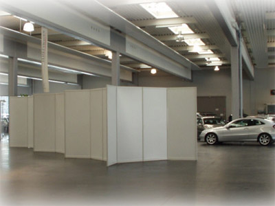 Systemstellwand R8 Winkelaufbau