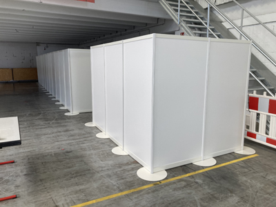 Absperrwand Posterwand Sytemstellwand Galeriewand Galerie System R8 mit Tellerfuß